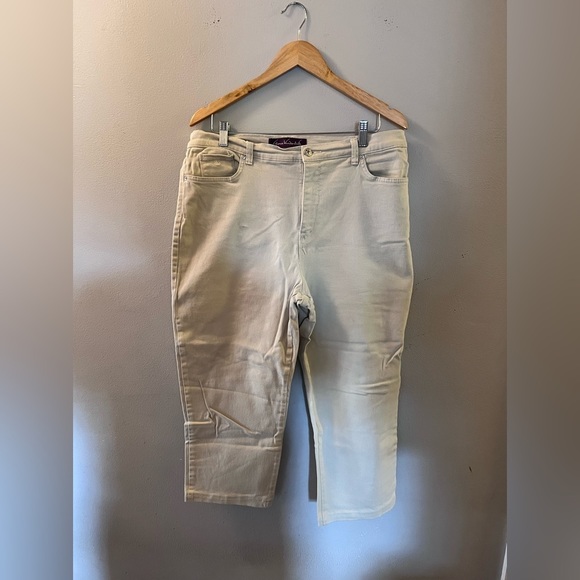 Gloria Vanderbilt Denim - Capri Jeans by Gloria Vanderbilt